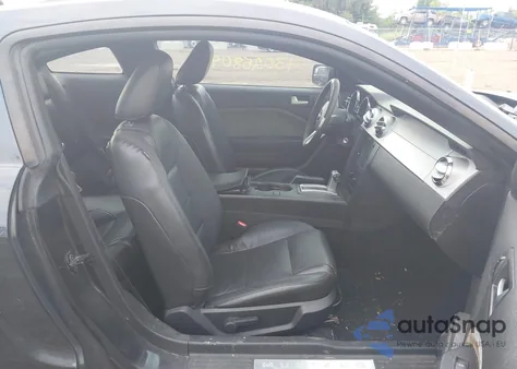 2009 Ford Mustang V6/V6 Premium z USA, uszkodzony, nr VIN 1ZVHT80N395122854